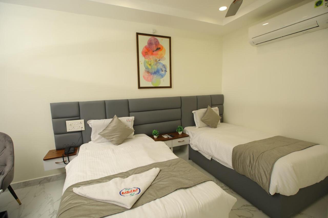 Radha Rani Residency Hotel Khammam Exterior foto